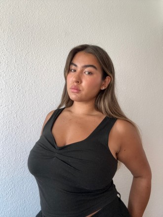Model Anna Gulaab 76255