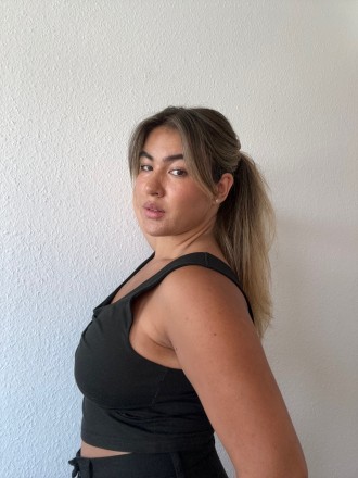 Model Anna Gulaab 76255