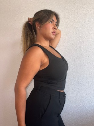 Model Anna Gulaab 76255