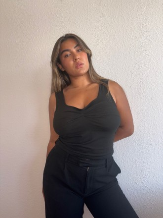 Model Anna Gulaab 76255