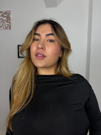 Model Anna Gulaab 76255