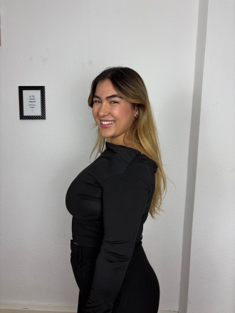 Model Anna Gulaab 76255