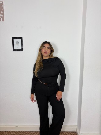 Model Anna Gulaab 76255