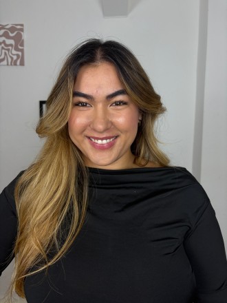 Model Anna Gulaab 76255