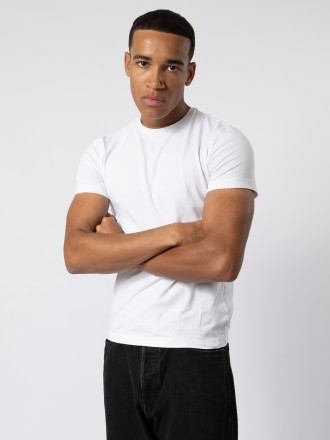 Model Aimé Amenyo 78180