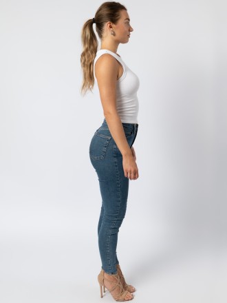 Model Aleksandra 78701