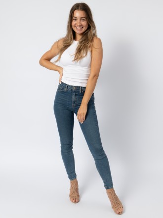 Model Aleksandra 78701