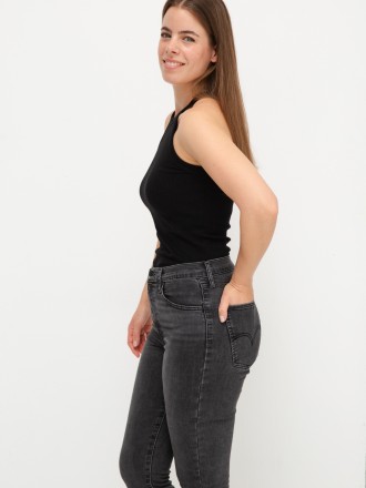 Model Anisia 86204