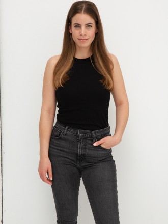 Model Anisia 86204