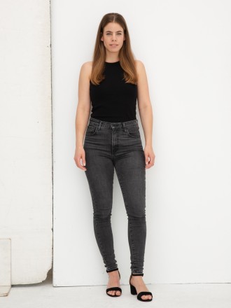 Model Anisia 86204