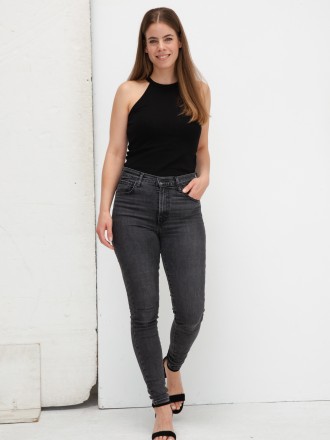 Model Anisia 86204