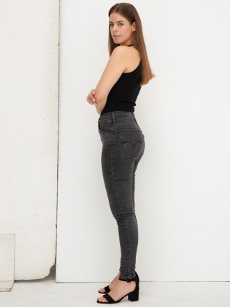 Model Anisia 86204