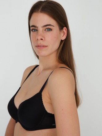 Model Anisia 86204