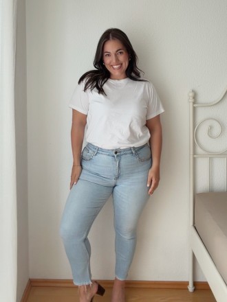 Model Daniela Lucia 88467